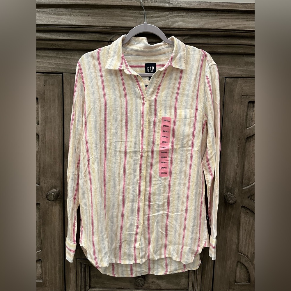 NWT Women’s GAP Pink/Yellow Long Sleeve Lightweight Stripe Button Down Shirt (S)